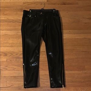 Vinyl Skinny jeans with zip hem